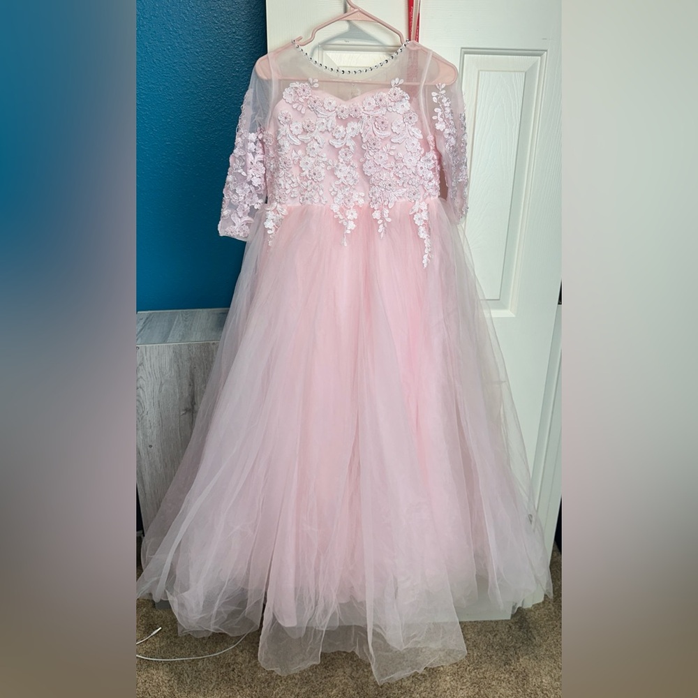 Elegant Pink Lace Kids Flower girl dress - only tried on.